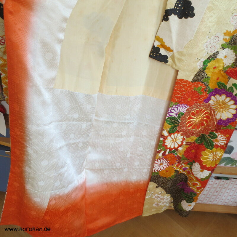 Furisode Kimono, üppige Muster, prächtige Golddruck - und stickerei