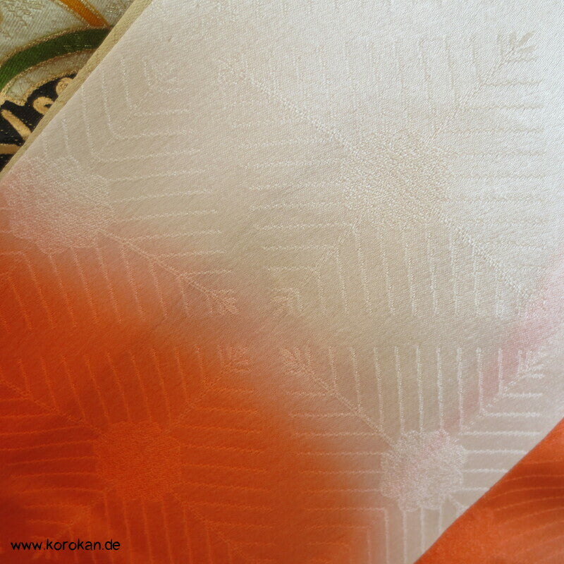 Furisode Kimono, üppige Muster, prächtige Golddruck - und stickerei