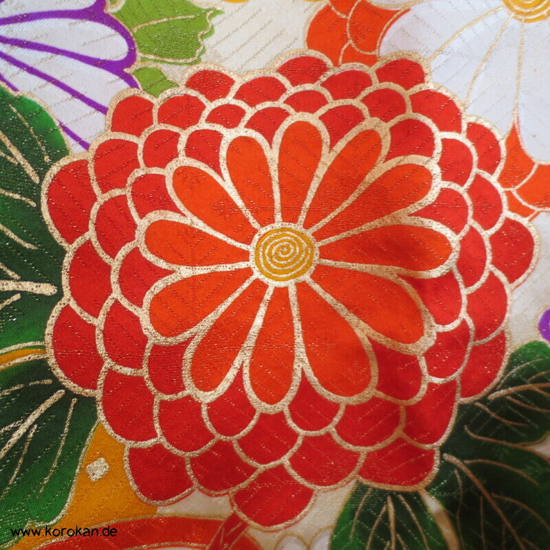 Furisode Kimono, üppige Muster, prächtige Golddruck - und stickerei