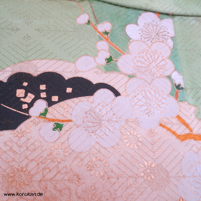 Furisode Kimono, üppige Muster, prächtige Golddruck - und stickerei