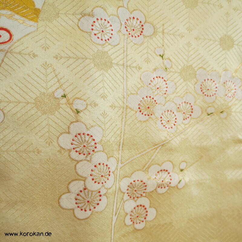 Furisode Kimono, üppige Muster, prächtige Golddruck - und stickerei
