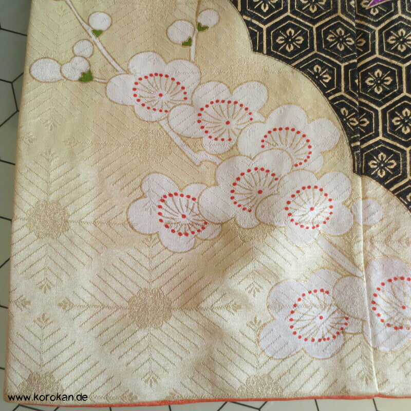 Furisode Kimono, üppige Muster, prächtige Golddruck - und stickerei