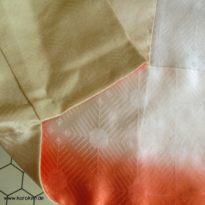 Furisode Kimono, üppige Muster, prächtige Golddruck - und stickerei