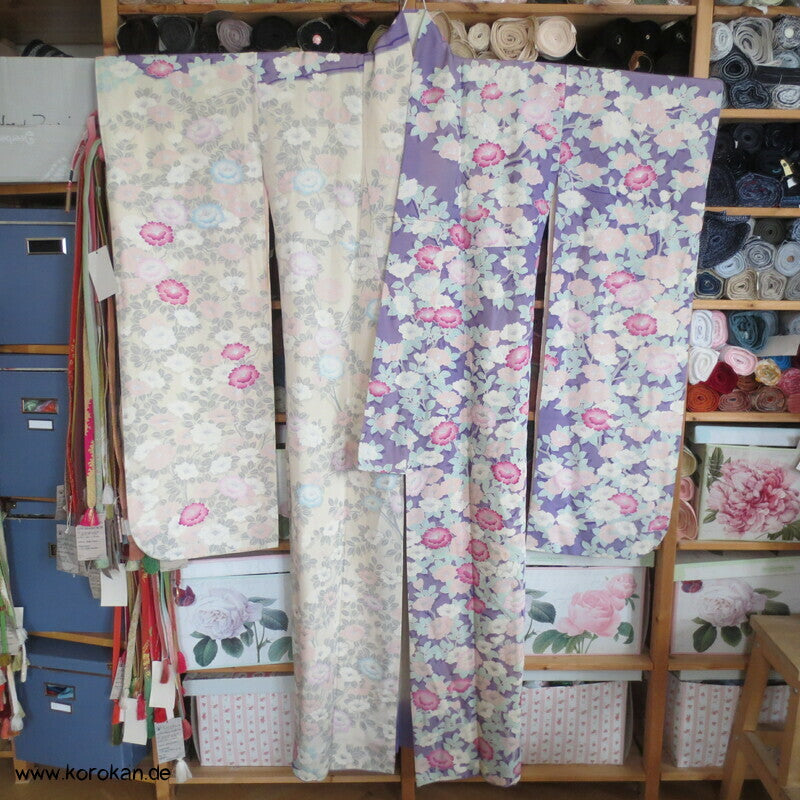 klassischer Furisode, Kamelien zwischen flieder und creme