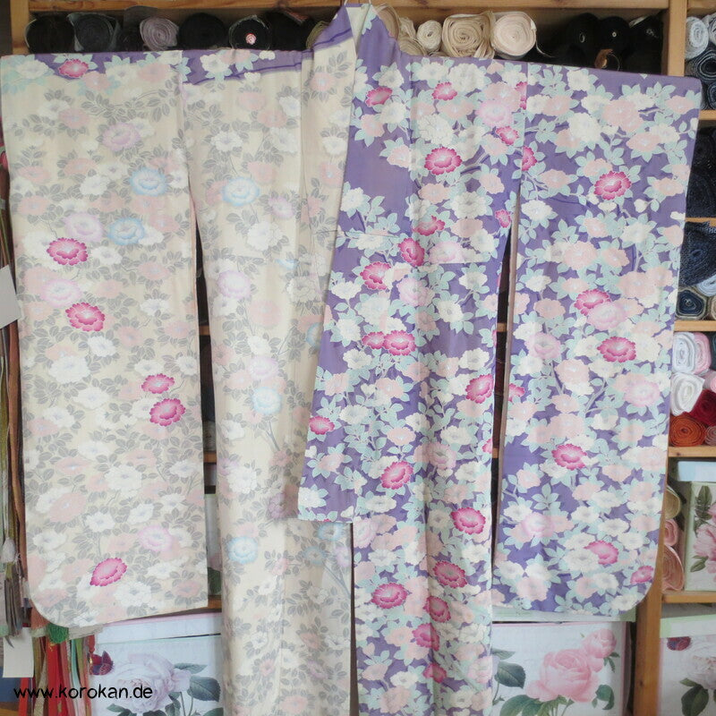 klassischer Furisode, Kamelien zwischen flieder und creme