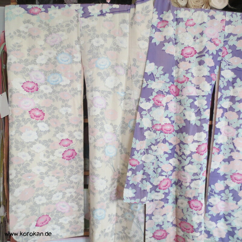 klassischer Furisode, Kamelien zwischen flieder und creme