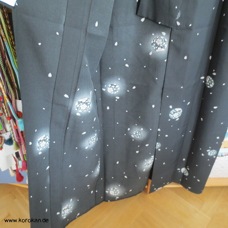 fallende Sakura Blütenblätter Hitoe Japan Kimono