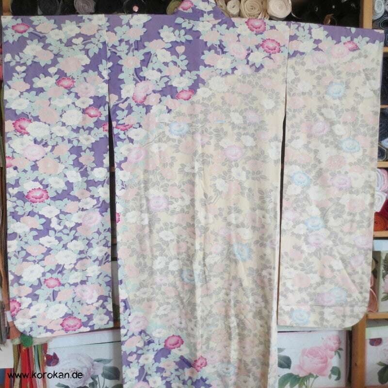 klassischer Furisode, Kamelien zwischen flieder und creme