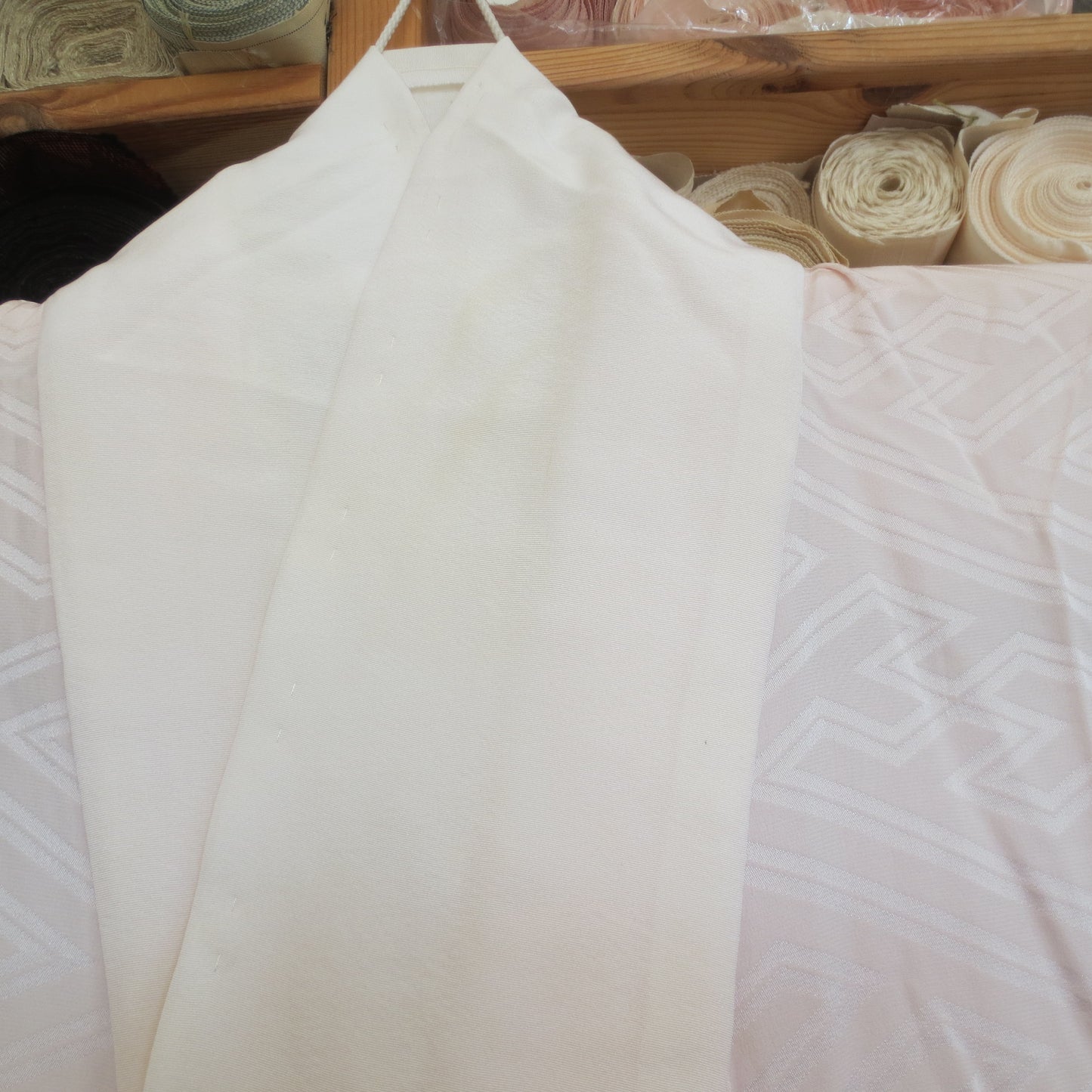 Sayagata Rinzu Damast Seide Jubankimono für Furisode