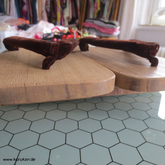 Vintage ungetragene Geta - leichtes Holz, braunes Samt Riemen
