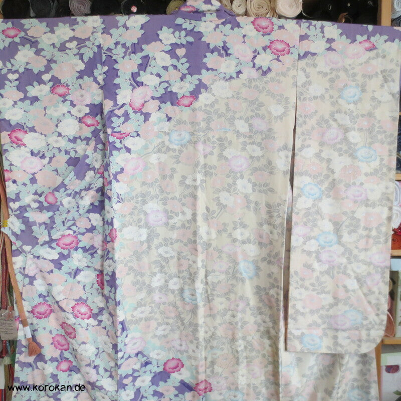 klassischer Furisode, Kamelien zwischen flieder und creme