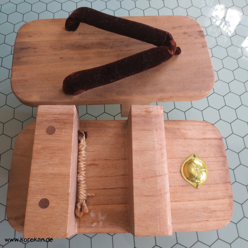 Vintage ungetragene Geta - leichtes Holz, braunes Samt Riemen