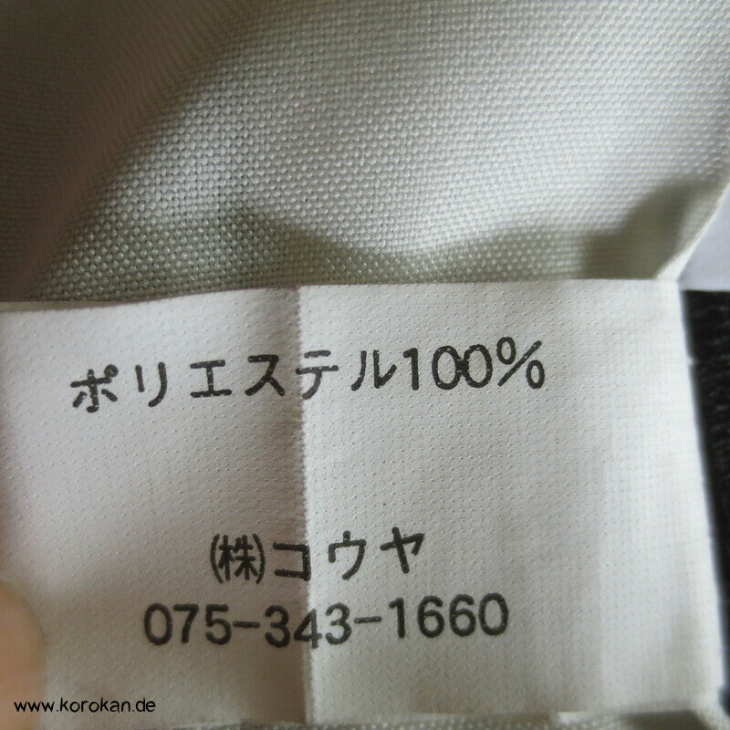 fallende Sakura Blütenblätter Hitoe Japan Kimono