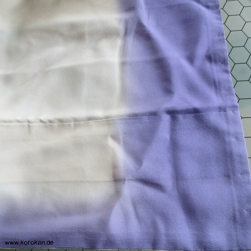 klassischer Furisode, Kamelien zwischen flieder und creme