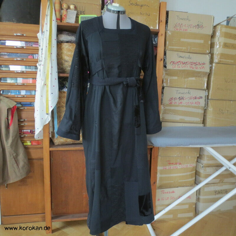 Das Abnehm Kleid - schwarzes Patchwork Bindebänder