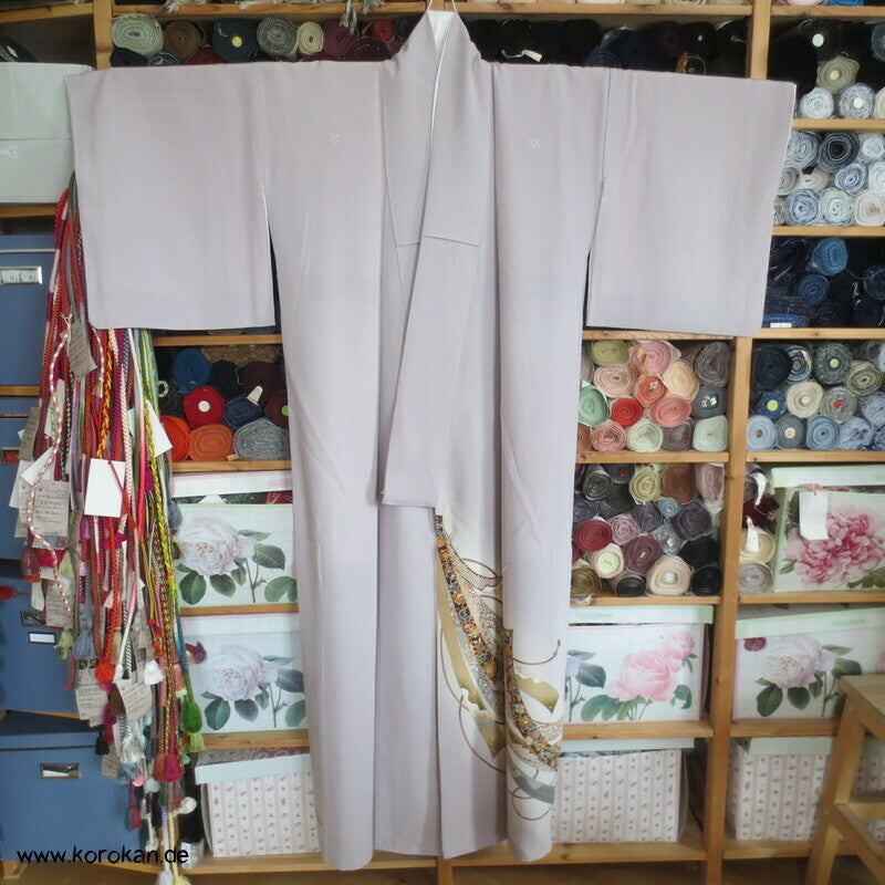 Noshibündel auf blasslila Seidencrepe Iro Tomesode Kimono