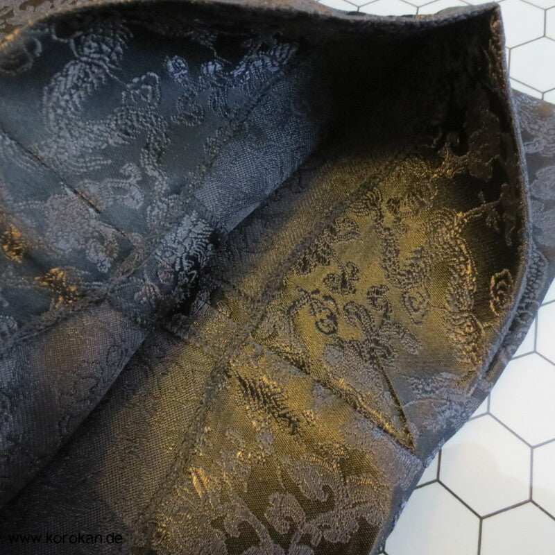 maßangefertigter Herrenanzug schwarze chinesische Drachenseide, ca. Gr. 52