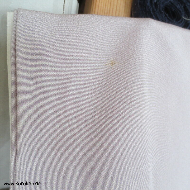 Noshibündel auf blasslila Seidencrepe Iro Tomesode Kimono