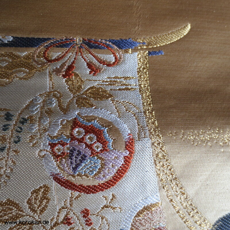 Junihitoe Prinzessin vor Kicho Brokat Vorhang Fukuro Obi