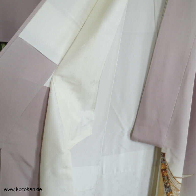 Noshibündel auf blasslila Seidencrepe Iro Tomesode Kimono