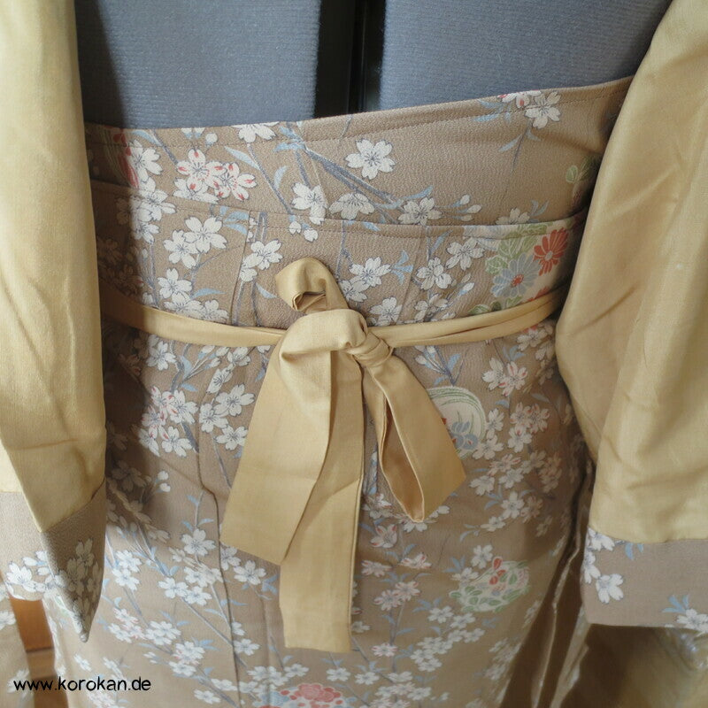 helle Blumen zweiteiliger Kimono, Dochugi + Wickelrock