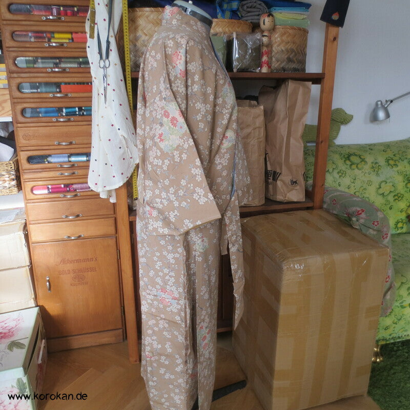 helle Blumen zweiteiliger Kimono, Dochugi + Wickelrock