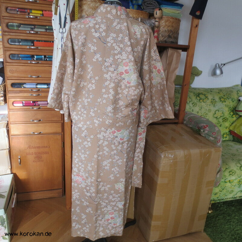 helle Blumen zweiteiliger Kimono, Dochugi + Wickelrock