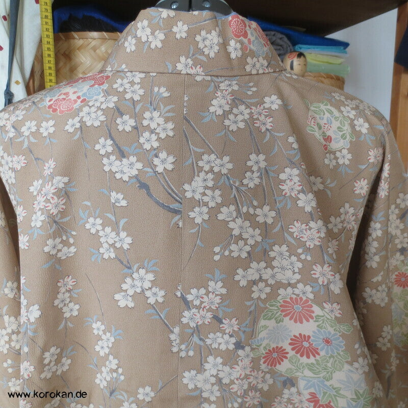 helle Blumen zweiteiliger Kimono, Dochugi + Wickelrock