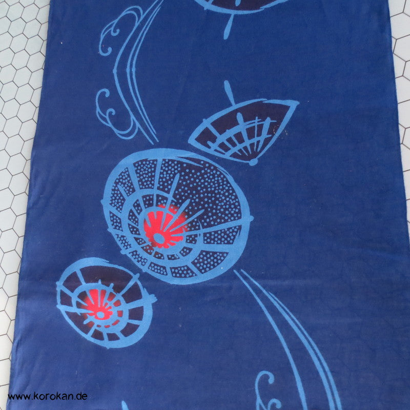 Papierschirme auf blau Yukata Kimono Baumwollstoff