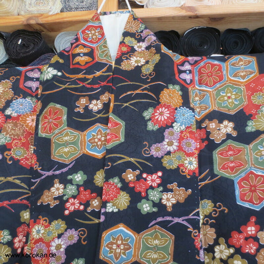 Kikko und Blüten Seidendamast Komon Kimono