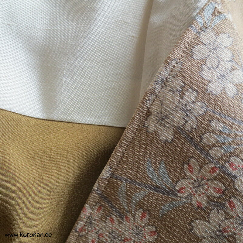 helle Blumen zweiteiliger Kimono, Dochugi + Wickelrock