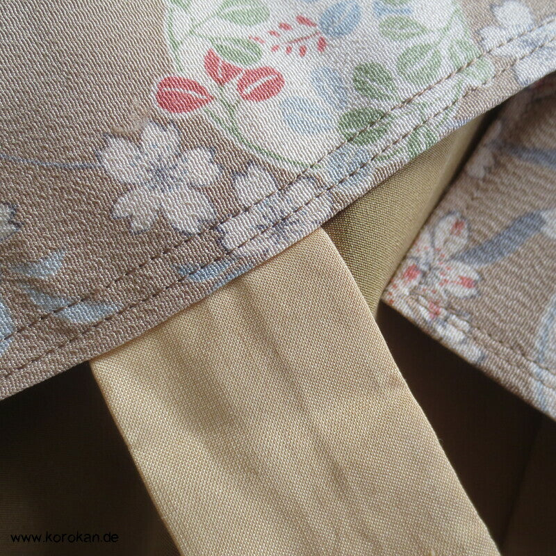helle Blumen zweiteiliger Kimono, Dochugi + Wickelrock