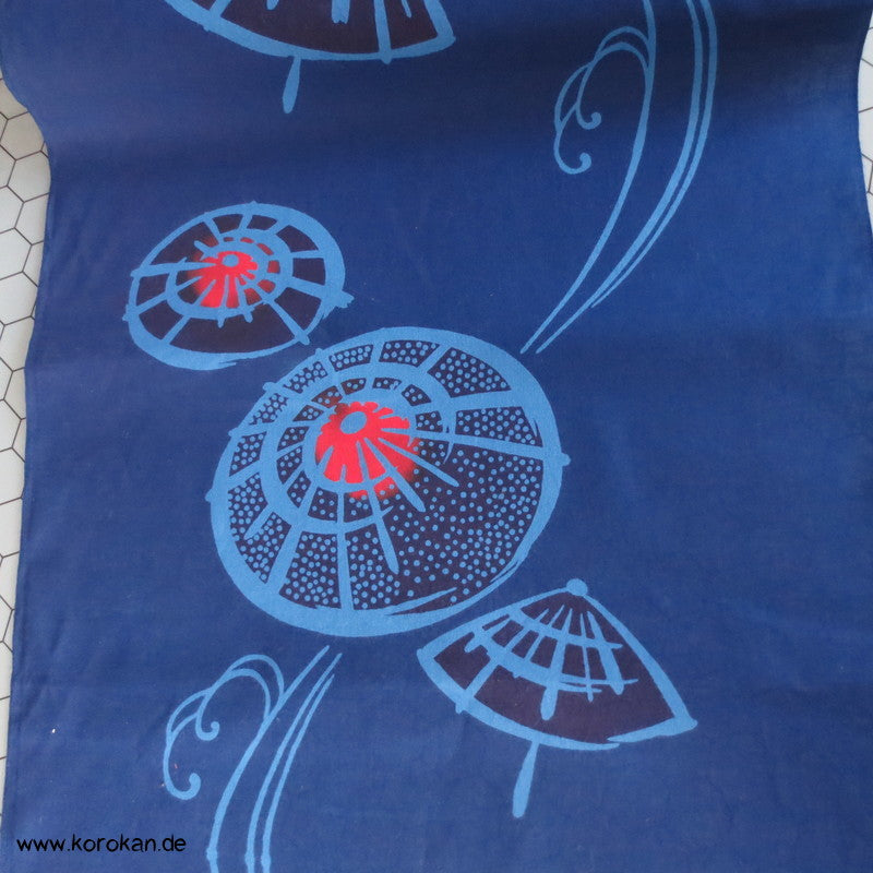 Papierschirme auf blau Yukata Kimono Baumwollstoff