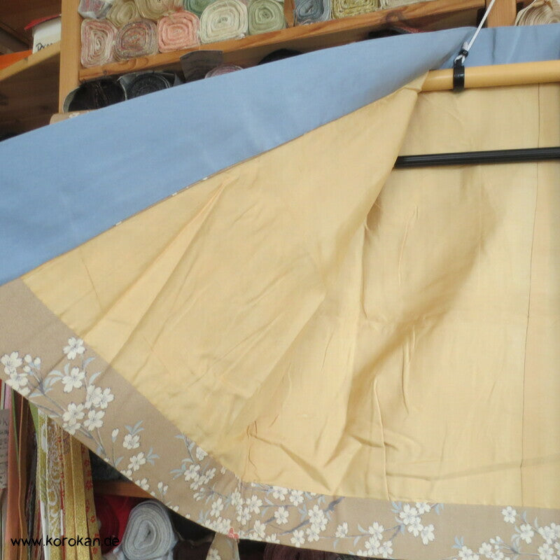 helle Blumen zweiteiliger Kimono, Dochugi + Wickelrock