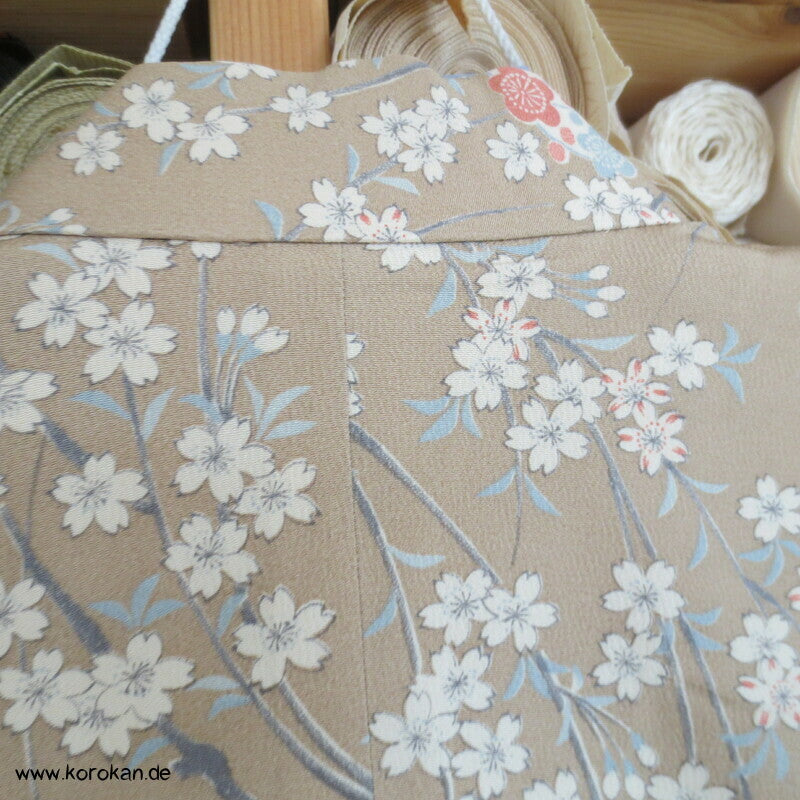 helle Blumen zweiteiliger Kimono, Dochugi + Wickelrock