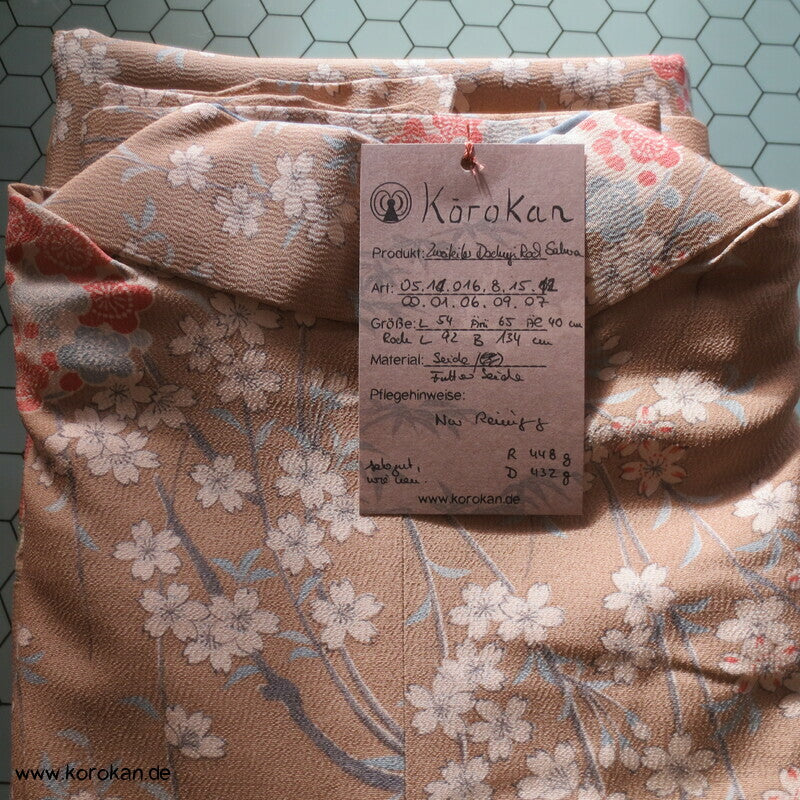 helle Blumen zweiteiliger Kimono, Dochugi + Wickelrock