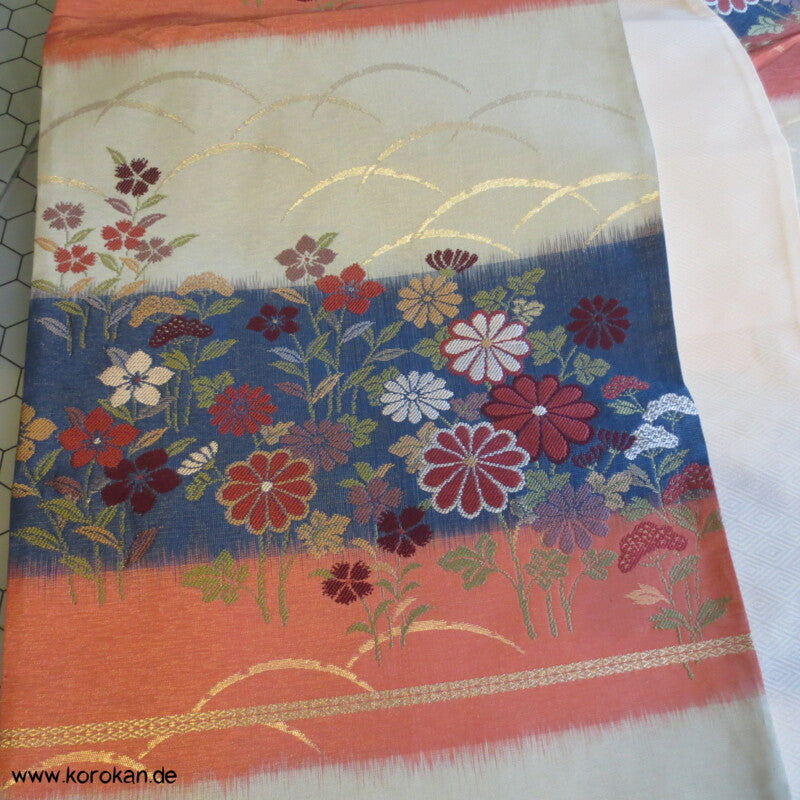 Blumenwiese auf blau - lachs - kiesel Fukuro Obi