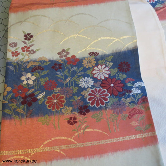 Blumenwiese auf blau - lachs - kiesel Fukuro Obi