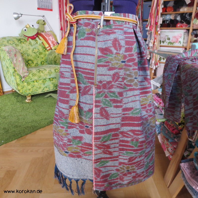 Bahnen Rock, Tsumugi Kasuri Kimono Seide, mit Endstück