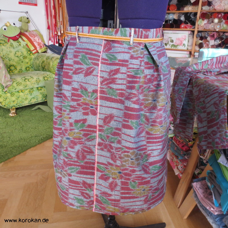 Bahnen Rock, Tsumugi Kasuri Kimono Seide, mit Endstück