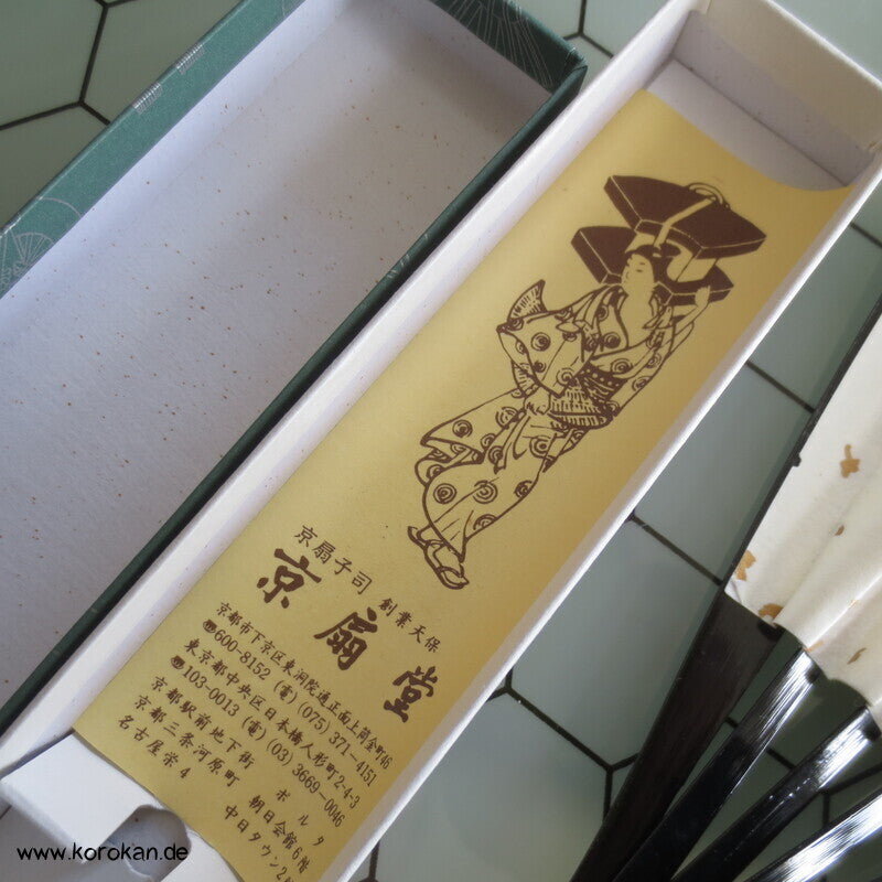 kleiner Fächer gold mit Sakura, schwarz lackierte Rippen, in Box