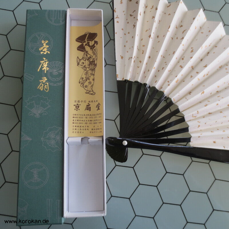 kleiner Fächer gold mit Sakura, schwarz lackierte Rippen, in Box
