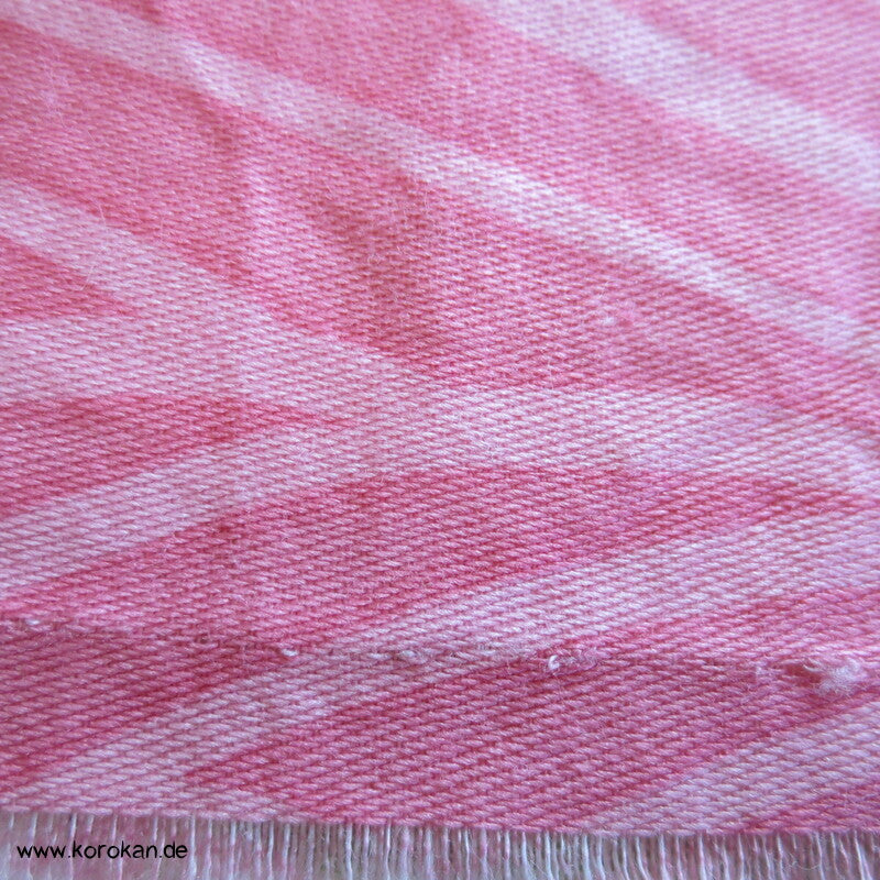 Kanebo Baumwoll Stoffrest, aufgetrennt, Blüten und Fächer auf rosa Wellen
