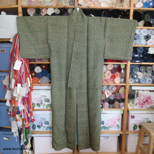 Mille Fleur auf grün Tsumugi Seiden Japan Kimono