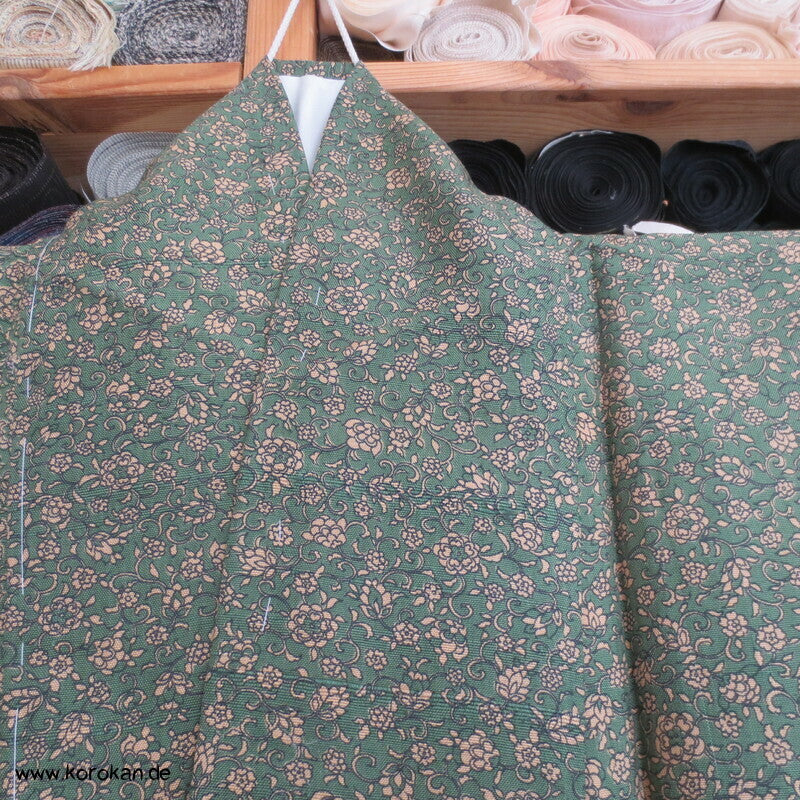 Mille Fleur auf grün Tsumugi Seiden Japan Kimono