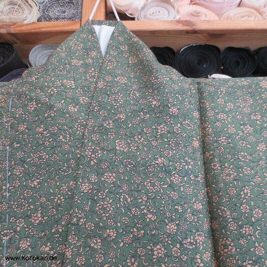 Mille Fleur auf grün Tsumugi Seiden Japan Kimono