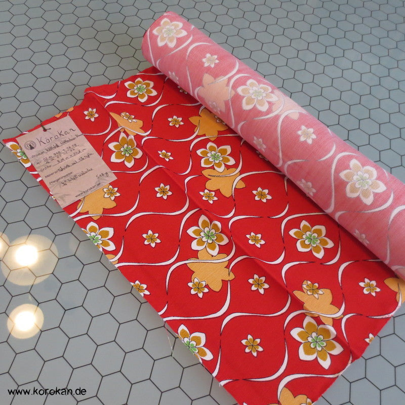 Wollmusselin Tatewaku mit Blüten auf rot - Juban oder Kimono Stoff