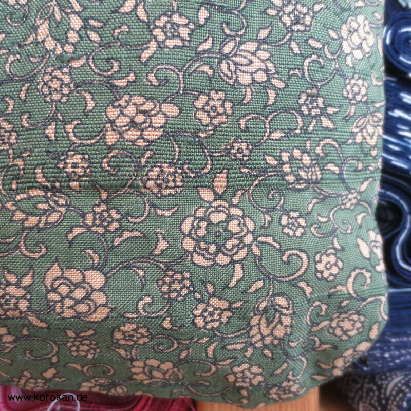Mille Fleur auf grün Tsumugi Seiden Japan Kimono