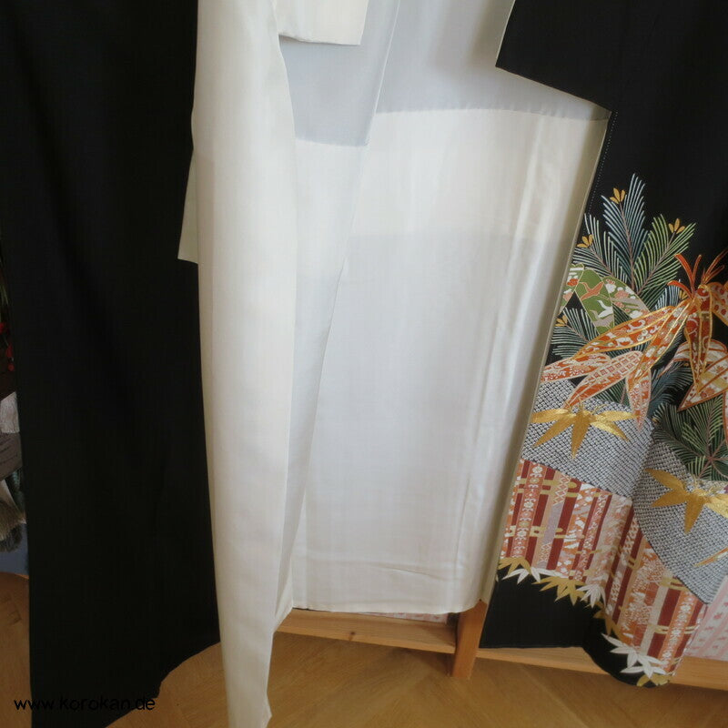 Bambus und junge Kiefern Seidencrepe Tomesode Kimono, goldbestickt