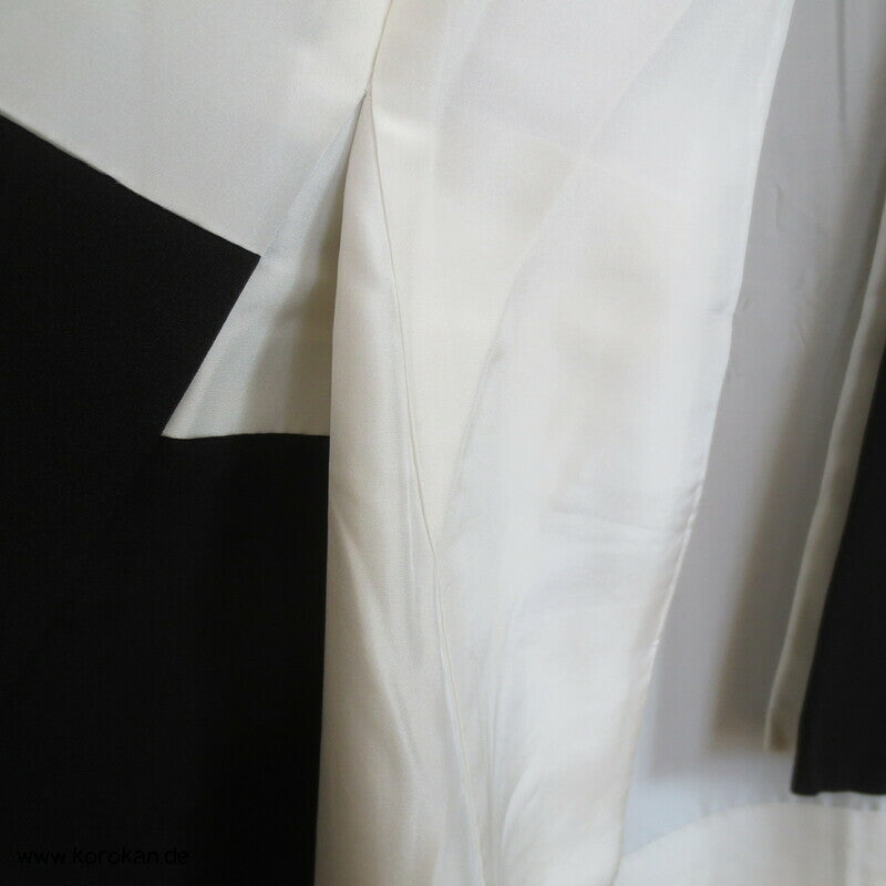 Bambus und junge Kiefern Seidencrepe Tomesode Kimono, goldbestickt